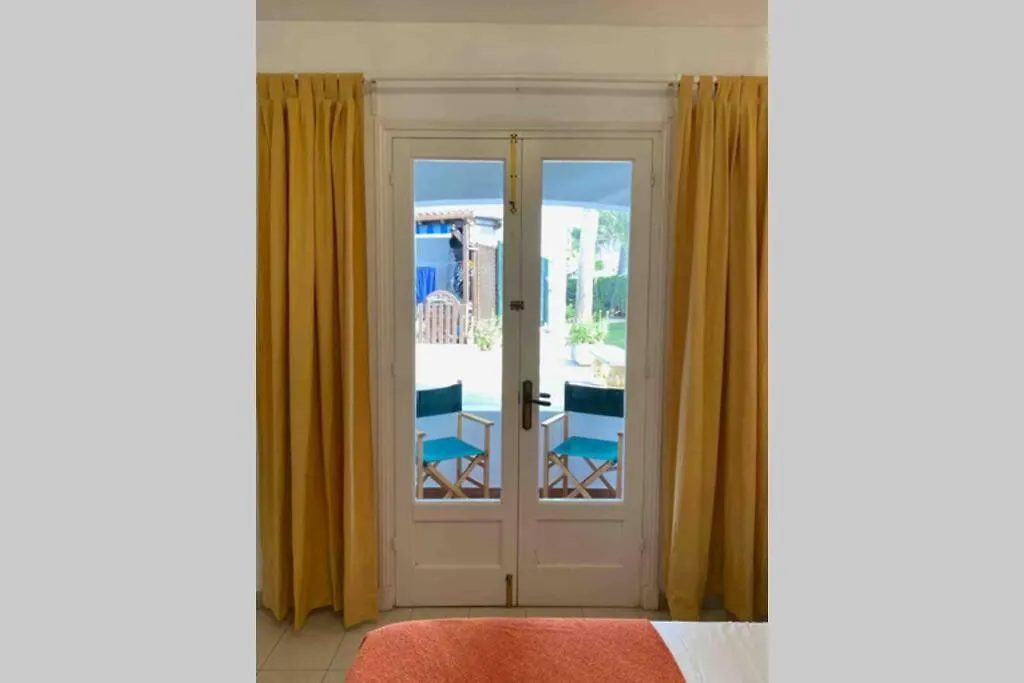 Apartment With Garden And Swimming And Beach Cala Blanca  España